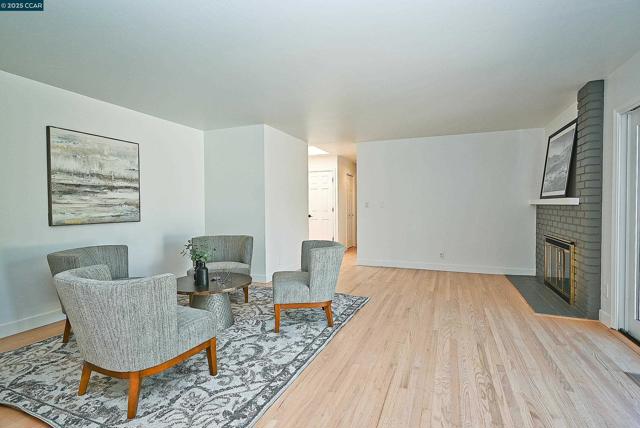 Image 6 of 48 For 342 Fenway Dr
