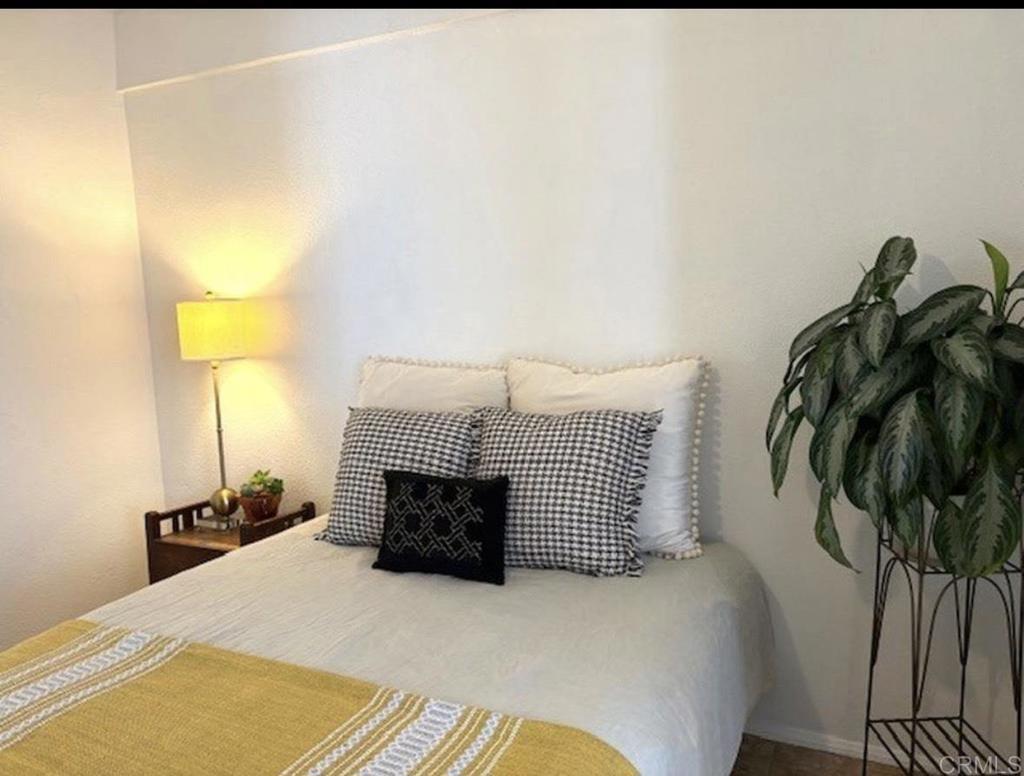 705 Ditmar - photo 12