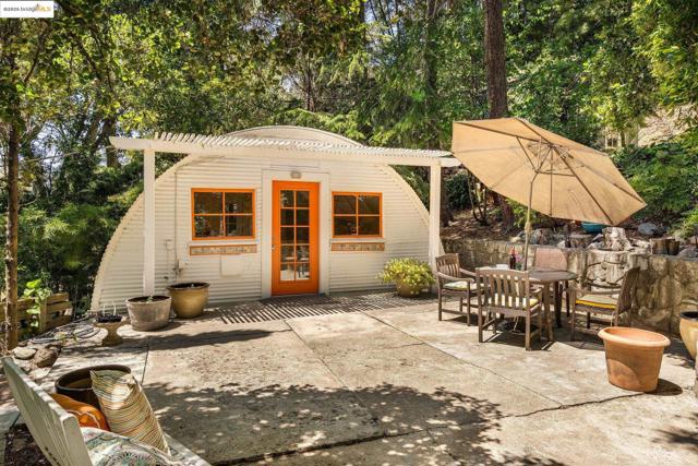 2976 Joaquin Miller Rd, Oakland CA: https://media.crmls.org/mediaz/c403f204-68ce-4f38-b51b-e4e5ff15c6ba.jpg
