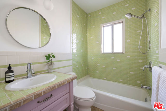 9204 National Boulevard, Los Angeles CA: https://media.crmls.org/mediaz/c4042db8-86f7-472c-b288-763a71b4ebd2.jpg