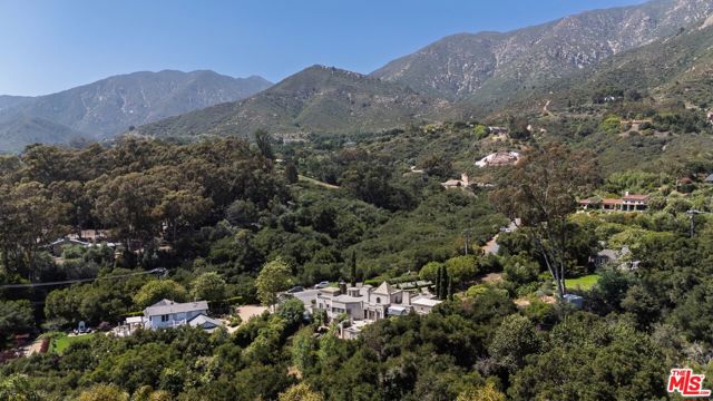 2899 Hidden Valley Lane, Montecito CA: https://media.crmls.org/mediaz/c4043cf1-019b-4059-ac9f-f33389f4aa57.jpg