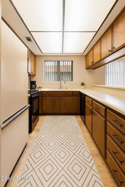 460 Arbor Lane Ct, Thousand Oaks CA: https://media.crmls.org/mediaz/c40515a1-c9a2-4904-82b5-2df72eec2e2b.jpg
