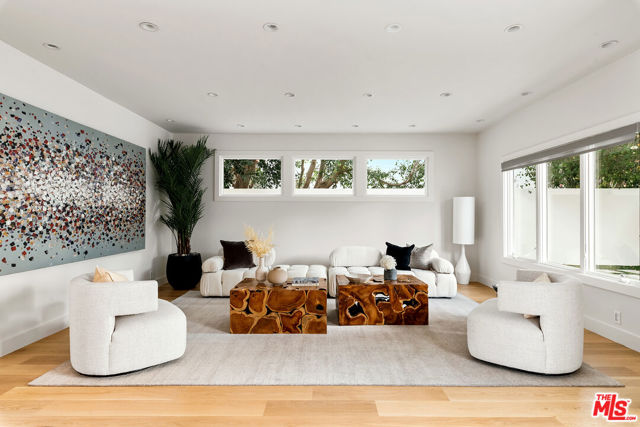 2612 Wallingford Drive, Beverly Hills CA: https://media.crmls.org/mediaz/c4054273-c7ee-4395-97db-fa2779f00058.jpg