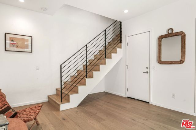 3724 1/2 Vinton Avenue, Los Angeles CA: https://media.crmls.org/mediaz/c405cd9a-e8d3-4ce4-96b2-95d5271c9f69.jpg