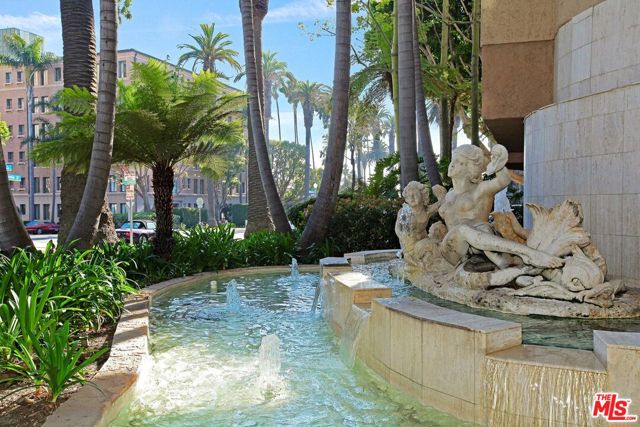211 CALIFORNIA Avenue, Santa Monica CA: https://media.crmls.org/mediaz/c405eb2d-a15b-4515-8ad5-636a6e716472.jpg