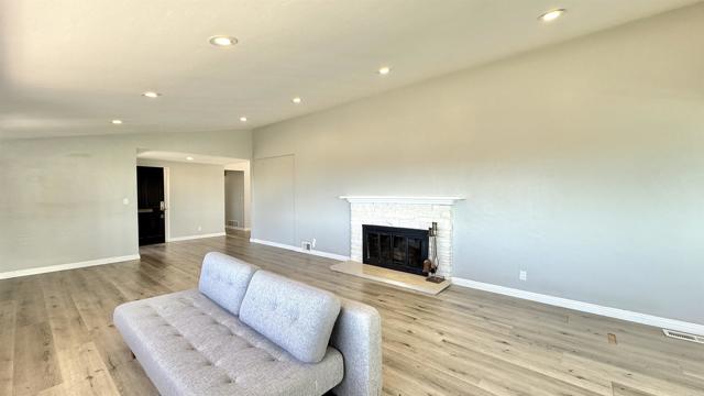 Detail Gallery Image 15 of 74 For 6611 Avenida De Las Pescas, La Jolla,  CA 92037 - 4 Beds | 3 Baths