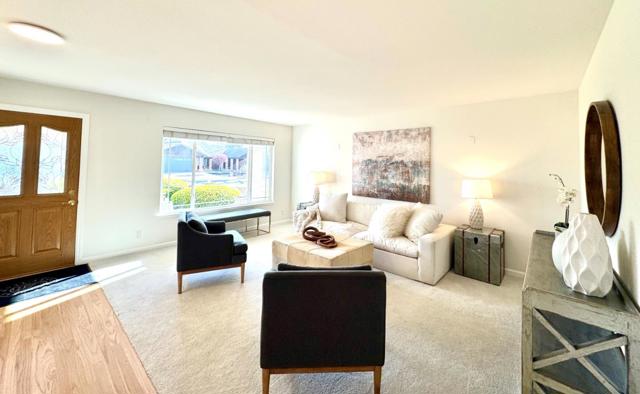 651 Spruce Street, Half Moon Bay CA: https://media.crmls.org/mediaz/c4066fbc-e9ba-4b3a-98fb-7049616330d1.jpg