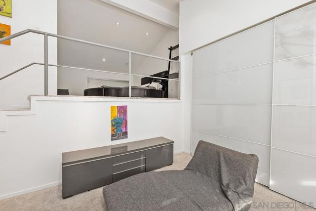 6423 Caminito Aronimink, La Jolla CA: https://media.crmls.org/mediaz/c406760c-f0c2-4362-9cfc-e30268acd822.jpg
