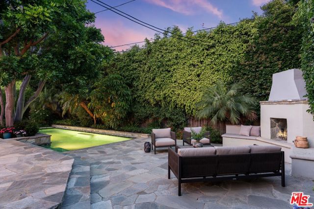 3254 Woodbine Street, Los Angeles CA: https://media.crmls.org/mediaz/c4069258-d162-4b75-9973-637695f14a8c.jpg