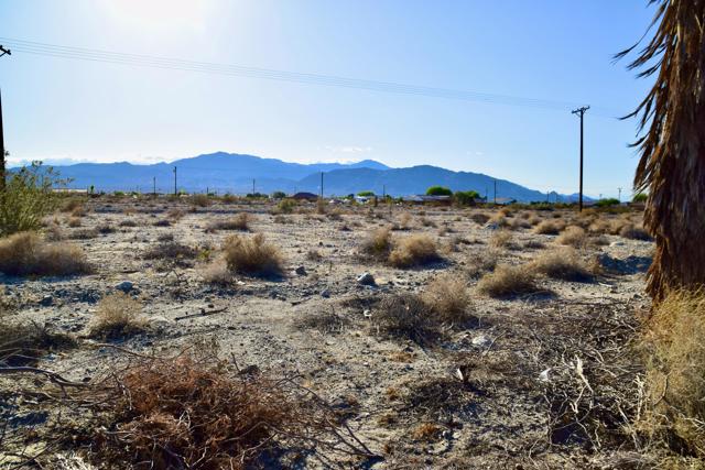 2833 Beachcomber Avenue, Thermal CA: https://media.crmls.org/mediaz/c406d33d-c0ef-4c47-bee2-7a446b755252.jpg