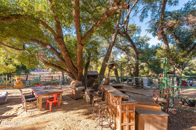 356 E Carlisle Road, Thousand Oaks CA: https://media.crmls.org/mediaz/c406d4c6-5d4b-4767-9e8c-16397ea5200d.jpg