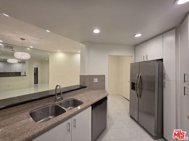 12000 Goshen Avenue, Los Angeles CA: https://media.crmls.org/mediaz/c40722b9-d73f-4f29-a303-3f2e7866cf38.jpg