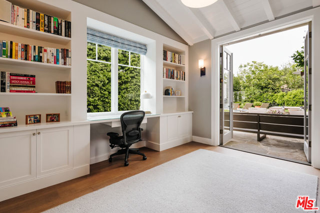 800 GREENTREE Road, Pacific Palisades CA: https://media.crmls.org/mediaz/c407d436-44f4-4376-8400-9ddafc80c035.jpg