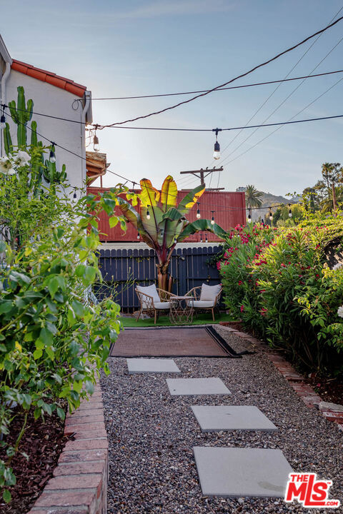 2251 N Cahuenga Boulevard, Los Angeles CA: https://media.crmls.org/mediaz/c407e3e5-1f06-4776-9813-aabc21efa084.jpg