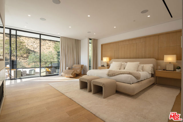 9509 Heather Road, Beverly Hills CA: https://media.crmls.org/mediaz/c40885bb-62e5-414e-84cb-27e84120528f.jpg