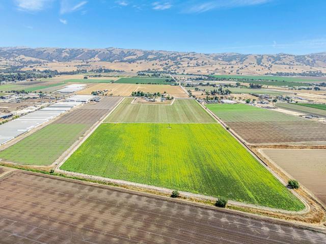2718 Ferguson Road, Gilroy CA: https://media.crmls.org/mediaz/c40894f7-e20e-4e61-8659-84d768b1f4f8.jpg