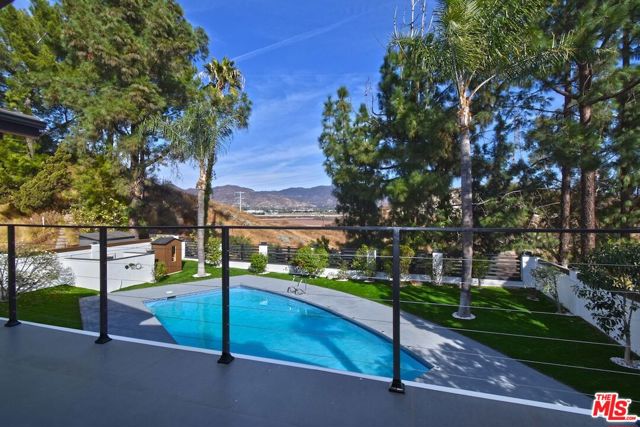 12112 Woodley Avenue, Granada Hills CA: https://media.crmls.org/mediaz/c408cc58-eb8c-4618-8d30-23df4aed4947.jpg