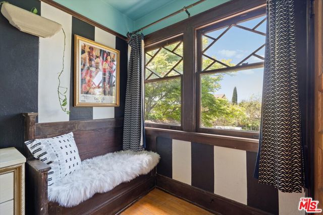 1654 5th Avenue, Los Angeles CA: https://media.crmls.org/mediaz/c409d386-0a69-4250-ba9e-28067e4d5e6e.jpg