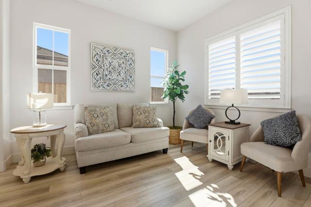 208 Luna Way, Hollister CA: https://media.crmls.org/mediaz/c40a5a8f-68e7-4b64-9b36-0512f8d91de8.jpg