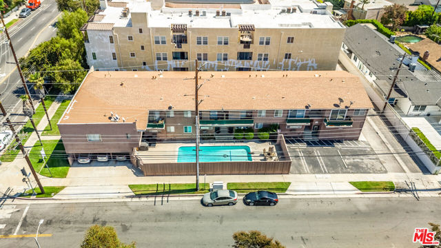 14254 Burbank Boulevard photo 5