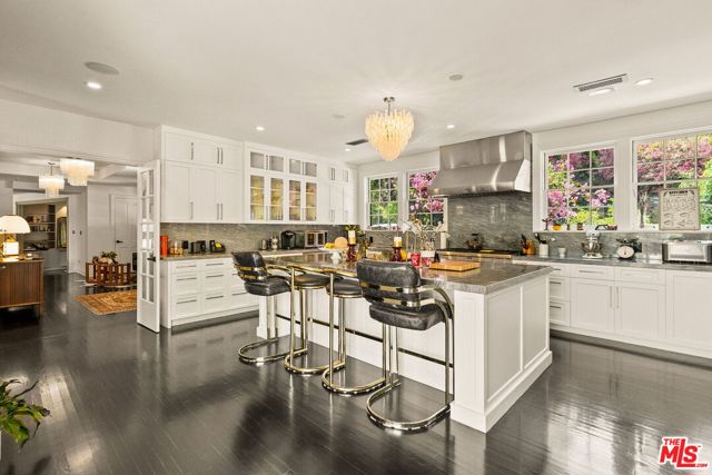 2324 N Vermont Avenue, Los Angeles CA: https://media.crmls.org/mediaz/c40aca98-ad9c-403f-9054-042241fe1e39.jpg
