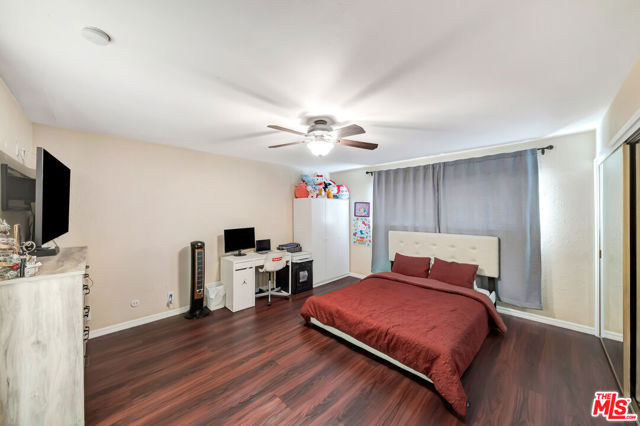2425 Dusan Street, Simi Valley CA: https://media.crmls.org/mediaz/c40b263b-8452-4802-a644-29cfdb58191e.jpg