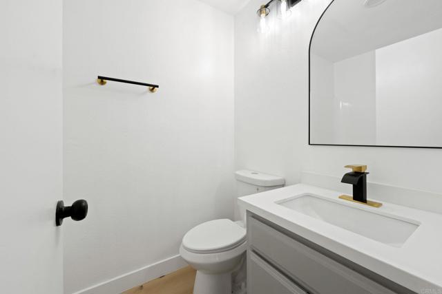 10350 Caminito Cuervo, San Diego CA: https://media.crmls.org/mediaz/c40b5dd6-8250-4dd8-b3f9-67e24628f28e.jpg