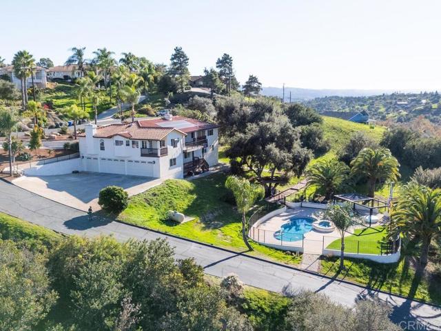 Detail Gallery Image 2 of 75 For 2230 Calle Dos Lomas, Fallbrook,  CA 92028 - 5 Beds | 3/2 Baths