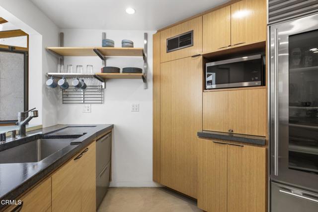 Detail Gallery Image 3 of 47 For 3551 Dixie Canyon Pl, Los Angeles,  CA 91423 - 4 Beds | 3/1 Baths