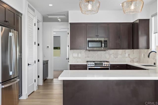 1200 Stonemark Place, Vista CA: https://media.crmls.org/mediaz/c40bc417-ad0c-4965-ad00-a21ae627ad68.jpg