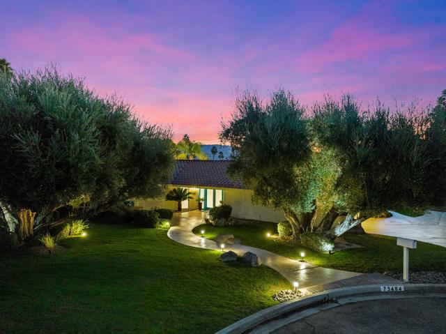 73484 Goldflower Street, Palm Desert CA: https://media.crmls.org/mediaz/c40bc99f-3e54-41ee-85b5-99a767e1f0e6.jpg