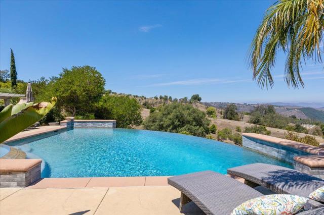 31662 Orange Blossom Ct, Valley Center CA: https://media.crmls.org/mediaz/c40cab0c-19c3-4b1f-8946-38d3006d1995.jpg