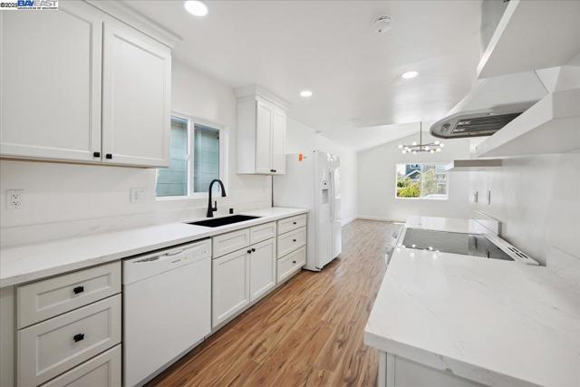 917 Channing Way, Berkeley CA: https://media.crmls.org/mediaz/c40dc81c-9486-4c6e-8ee9-e525435b4403.jpg