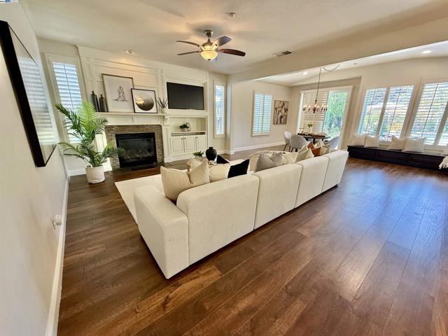 1164 Lexington Way, Livermore CA: https://media.crmls.org/mediaz/c40dd682-f507-421f-b620-d21de048f4e3.jpg