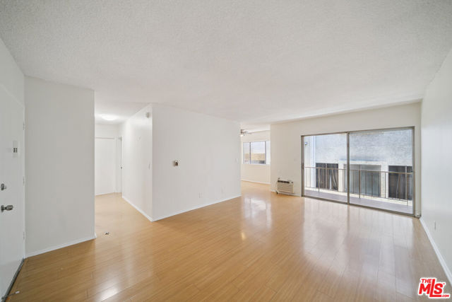 7032 Lanewood Avenue, Los Angeles CA: https://media.crmls.org/mediaz/c40ea070-081b-432e-bfd6-76d0bd995770.jpg