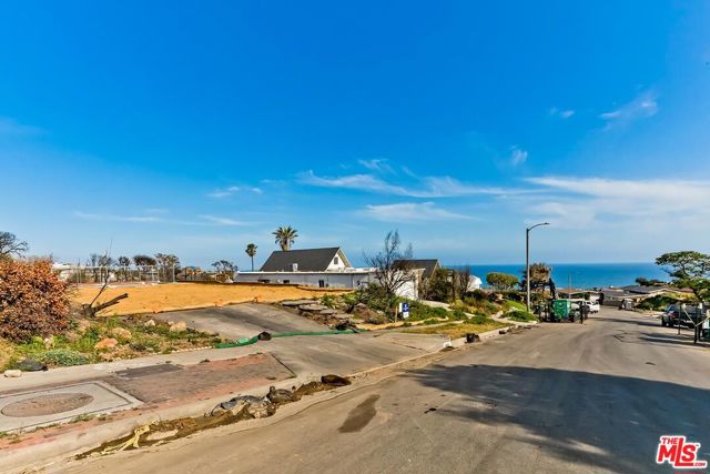 3808 Castlerock Road, Malibu CA: https://media.crmls.org/mediaz/c40ec690-0568-492a-8bb1-d398bced148c.jpg