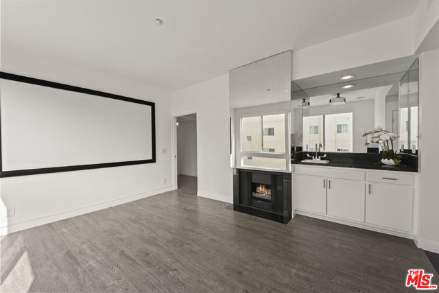 1932 Selby Avenue, Los Angeles CA: https://media.crmls.org/mediaz/c40f31c5-961d-43b6-8872-d211add210b2.jpg