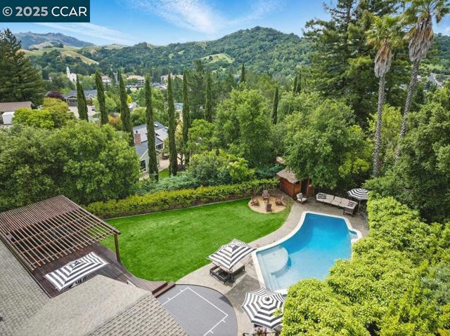 314 Draeger Dr, Moraga CA: https://media.crmls.org/mediaz/c40f6a43-f293-4114-a1c9-47983e247ac1.jpg