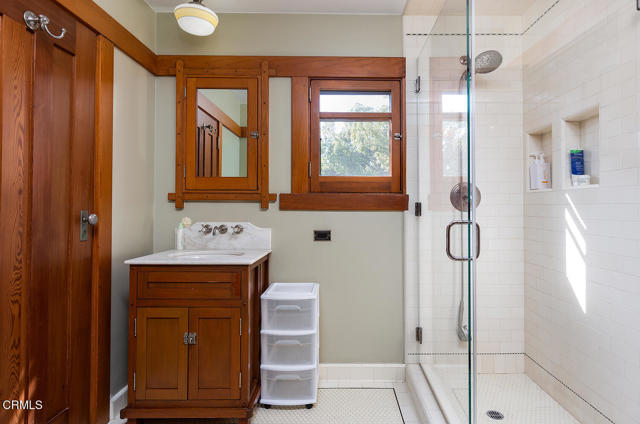 Detail Gallery Image 18 of 23 For 1344 Hillcrest Ave, Pasadena,  CA 91106 - 5 Beds | 4/1 Baths