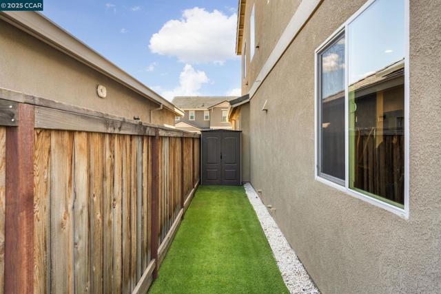 9603 Del Seis Dr, Sacramento CA: https://media.crmls.org/mediaz/c40fb5dc-cf45-4475-ab12-902807430fd5.jpg