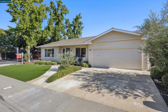 4697 Canary Dr, Pleasanton CA: https://media.crmls.org/mediaz/c4104235-f465-4353-bdc1-88af10a3ffd6.jpg