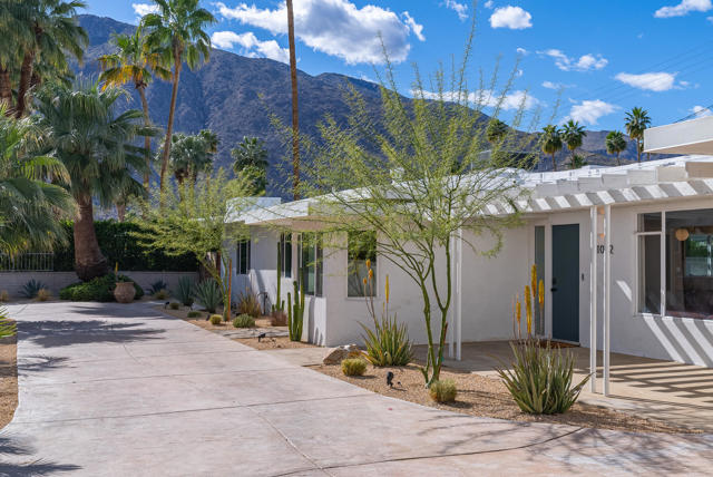 1022 E Mesquite Avenue, Palm Springs CA: https://media.crmls.org/mediaz/c4104604-4c83-4eb8-af14-87ce8d2a7148.jpg