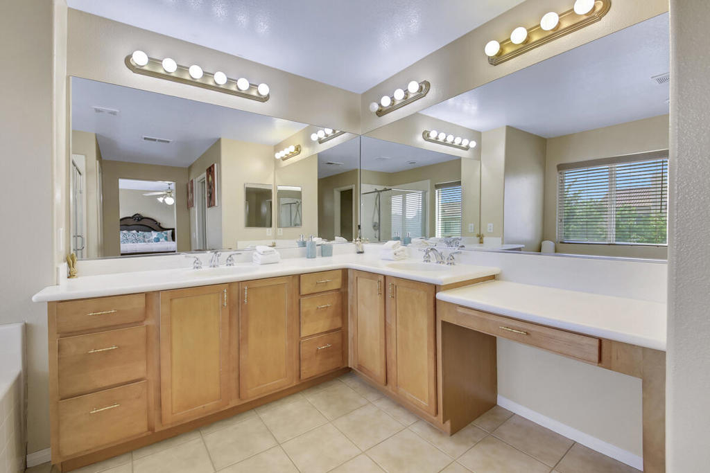https://media.crmls.org/mediaz/c41114c9-fabd-4ffc-94c8-ccf442723fbd.jpg?preset=X-Large