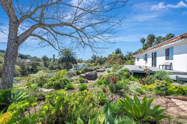 1761 Winterwarm Dr, Fallbrook CA: https://media.crmls.org/mediaz/c4119ec0-4e4e-4737-bc88-08328d5b5d2e.jpg