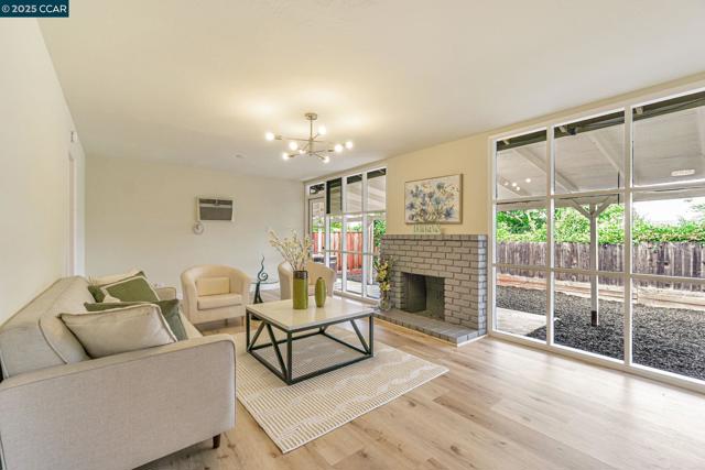 3119 Meadowbrook Dr, Concord CA: https://media.crmls.org/mediaz/c411d543-94a4-41bd-bd0f-8c03626c2379.jpg