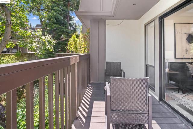 917 Hough Ave, Lafayette CA: https://media.crmls.org/mediaz/c4123ea2-1250-4796-b2da-0a5909e5f0a9.jpg