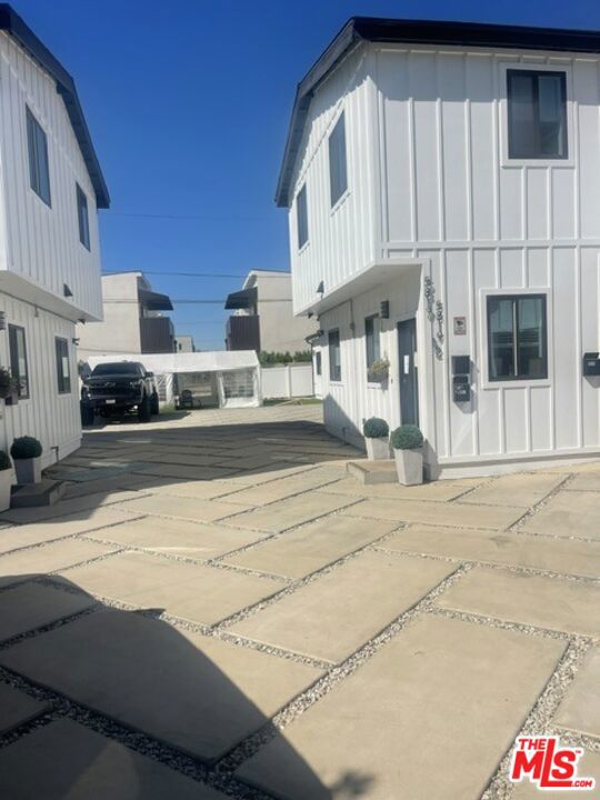 5819 Cleon Avenue photo 7