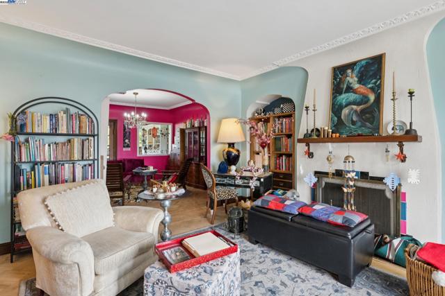 658 30Th Ave, San Francisco CA: https://media.crmls.org/mediaz/c412cf5e-01bc-490e-a478-42bfa2bc8a6c.jpg