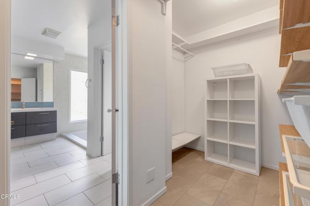2657 Zorada Drive, Los Angeles CA: https://media.crmls.org/mediaz/c412d03e-7549-4fb9-a5b8-0ad27b486154.jpg