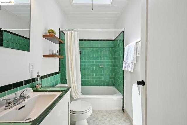 4125 Miflin Ave, El Sobrante CA: https://media.crmls.org/mediaz/c412e4e8-2dfe-4a88-bc5f-67c30e1a359f.jpg